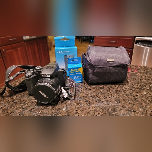 Nikon COOLPIX P100 10.3MP Digital Camera - Black With Charger & Carrying Case - Picture 1 of 13